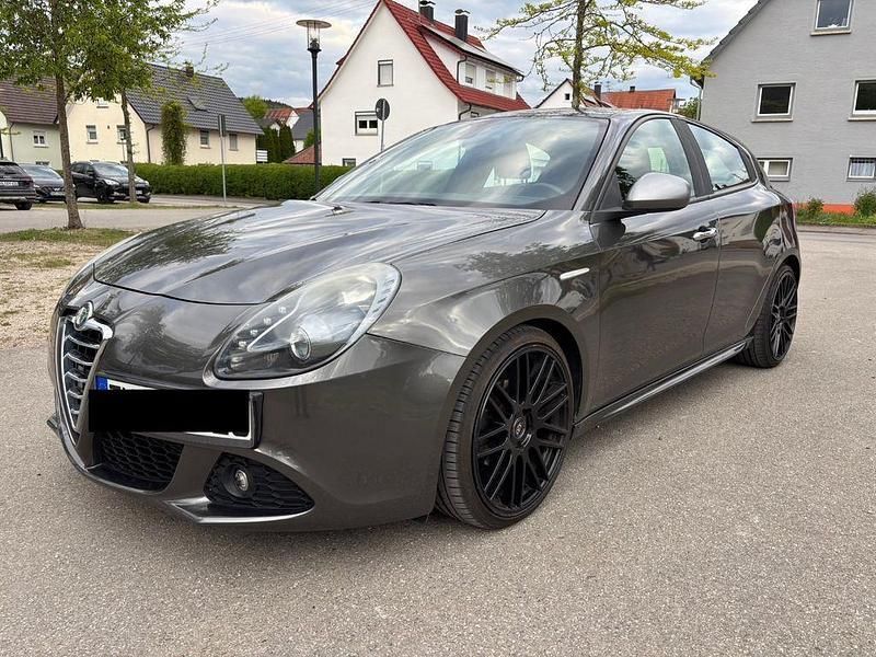 Gebraucht 2013 Alfa Romeo Giulietta Veloce Kleinwagen | 6.500 € (Guter Preis) - Bild 1/4