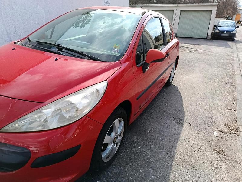 Gebraucht Peugeot 207 75 PS (55 kW) 2009 Rot Kleinwagen