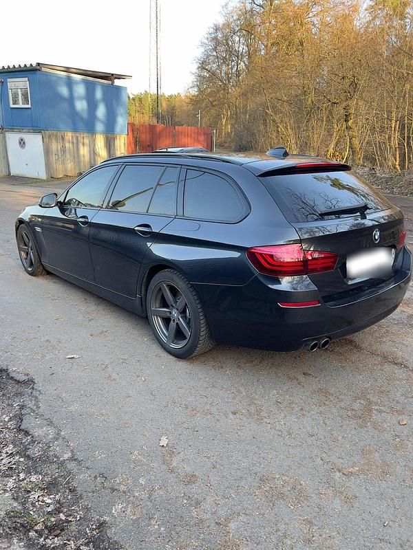Gebraucht BMW 530 258 PS (189 kW) 2015 Grau Limousine