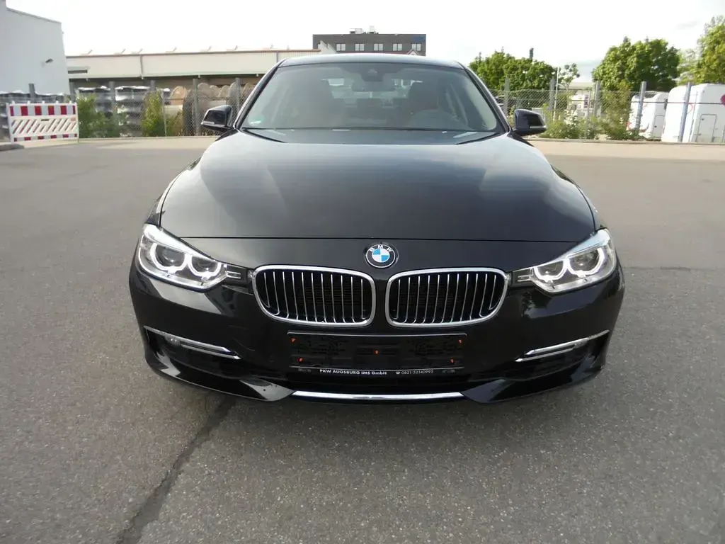 Gebraucht BMW 325 Luxury Line 218 PS (160 kW) 2014 Saphirschwarz Limousine