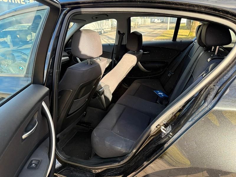 Gebraucht BMW 116 122 PS (89 kW) 2011 Schwarz Kleinwagen