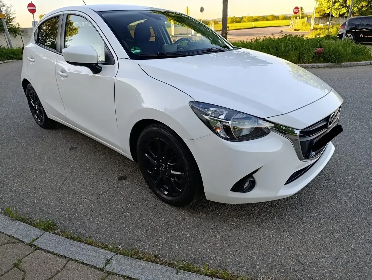 Gebraucht Mazda 2 90 PS (66 kW) 2015 Weiß Kleinwagen