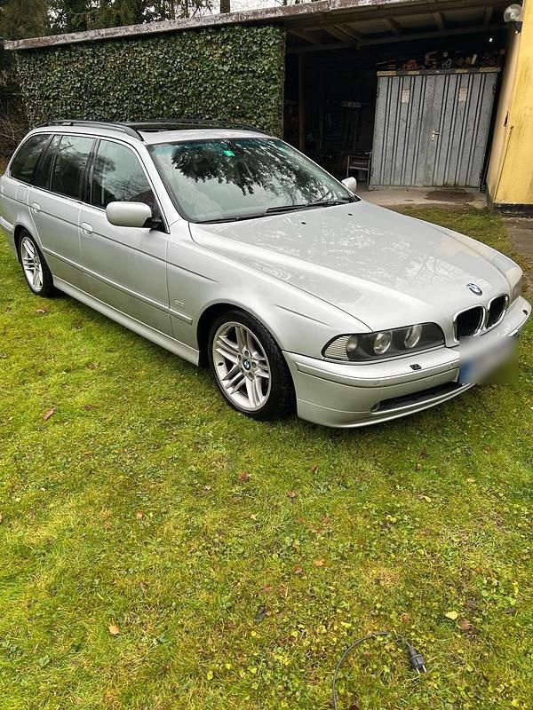 Silber Gebraucht 2002 BMW 530 Kombi | 4.650 € (Guter Preis) - Bild 1/4