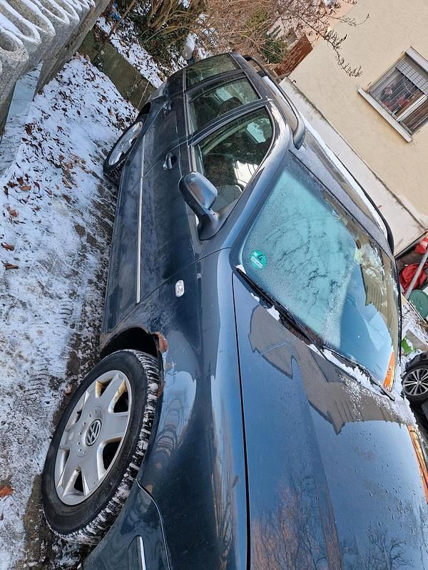 Grau Gebraucht 2002 VW Bora Kombi | 1.000 € (Superpreis) - Bild 1/4