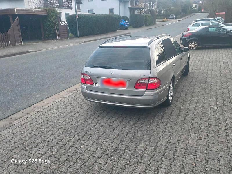 Gebraucht Mercedes E220 150 PS (110 kW) 2005 Grau Kombi