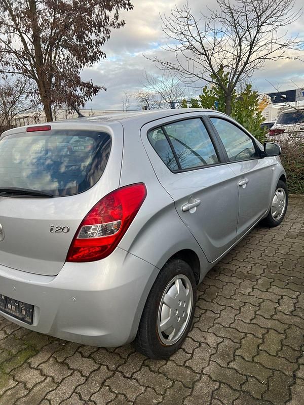 Gebraucht Hyundai i20 74 PS (54 kW) 2009 Grau Kleinwagen