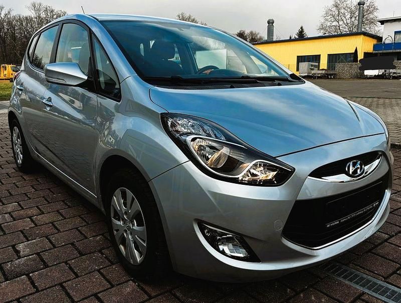 Gebraucht Hyundai ix20 Edition 90 PS (66 kW) 2012 Silber Kleinwagen