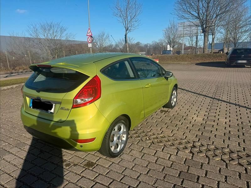 Gebraucht Ford Fiesta 80 PS (58 kW) 2009 Grün Kleinwagen