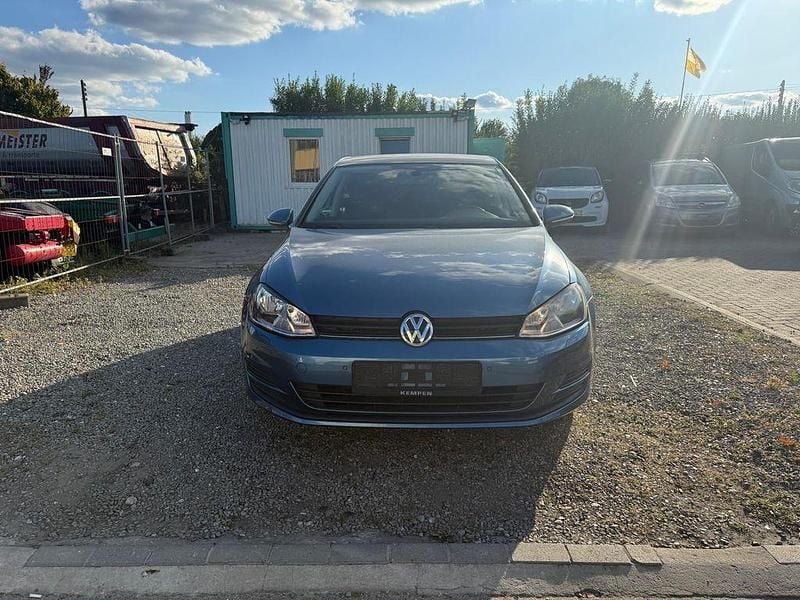 Blau Gebraucht 2012 VW Golf VII Trendline Limousine | 8.900 € (Etwas zu teuer) - Bild 1/4