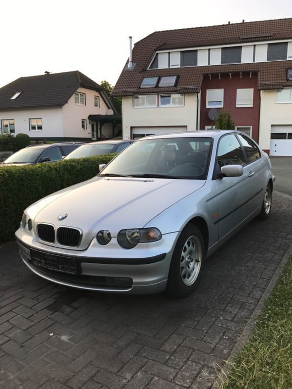 Silber Gebraucht 2001 BMW 316 Compact Kleinwagen | 650 € (Superpreis) - Bild 1/4