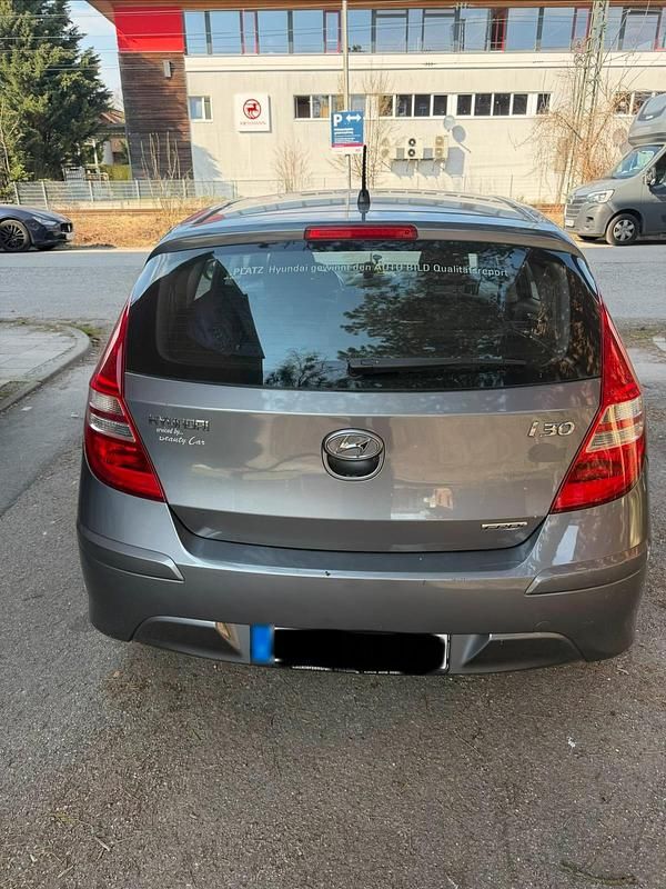 Gebraucht Hyundai i30 90 PS (66 kW) 2011 Grau Limousine