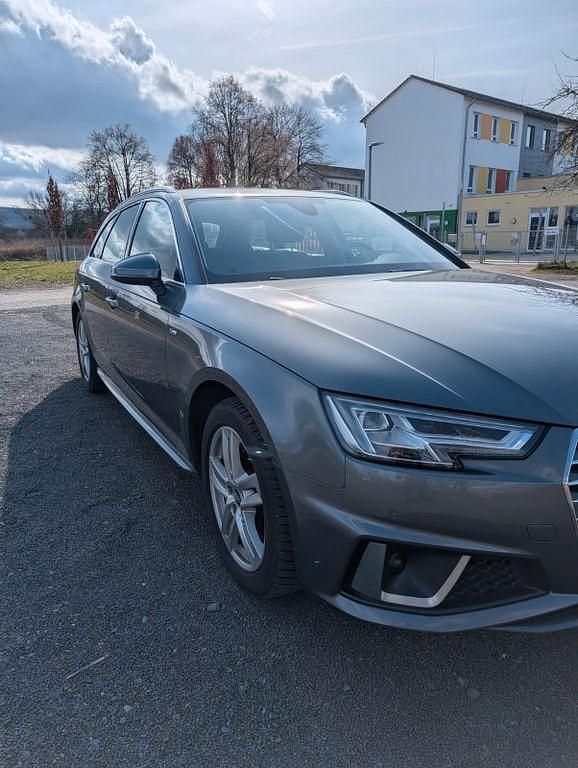 Gebraucht Audi A4 Sport 190 PS (139 kW) 2019 Grau Kombi