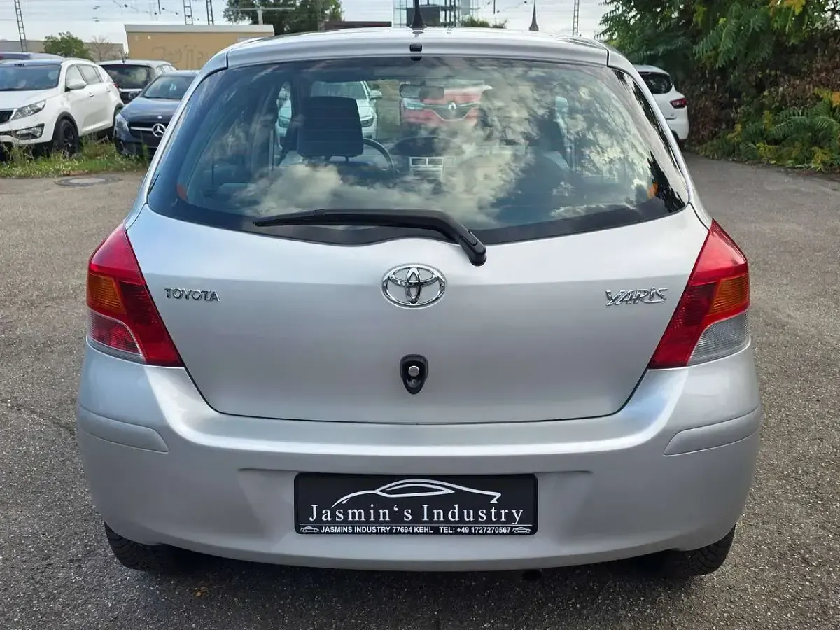 Gebraucht Toyota Yaris Cool 101 PS (74 kW) 2010 Silver mica metallic Kleinwagen