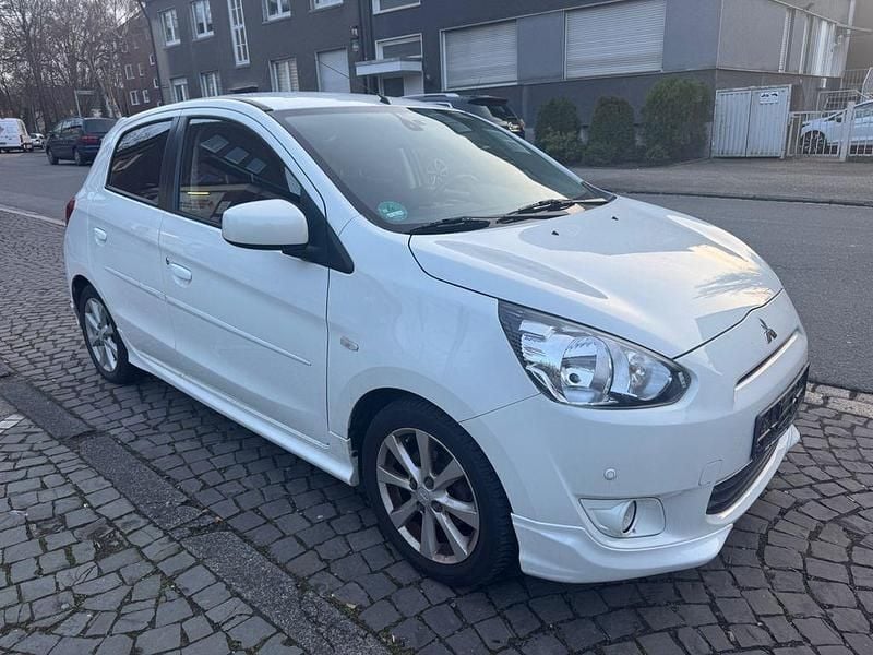 Gebraucht Mitsubishi Space Star 80 PS (58 kW) 2013 Weiß Van / Kleinbus