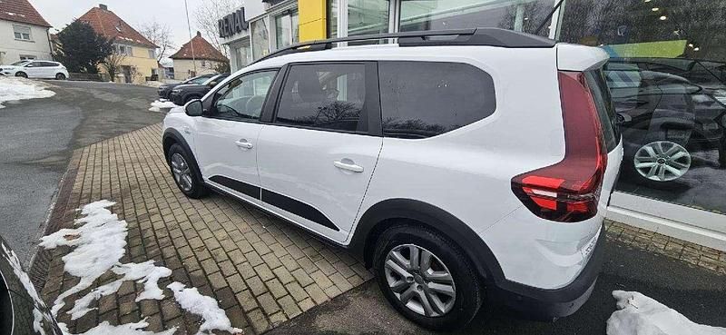 Gebraucht Dacia Jogger Expression 101 PS (74 kW) 2023 Gletscherweiss Van / Kleinbus