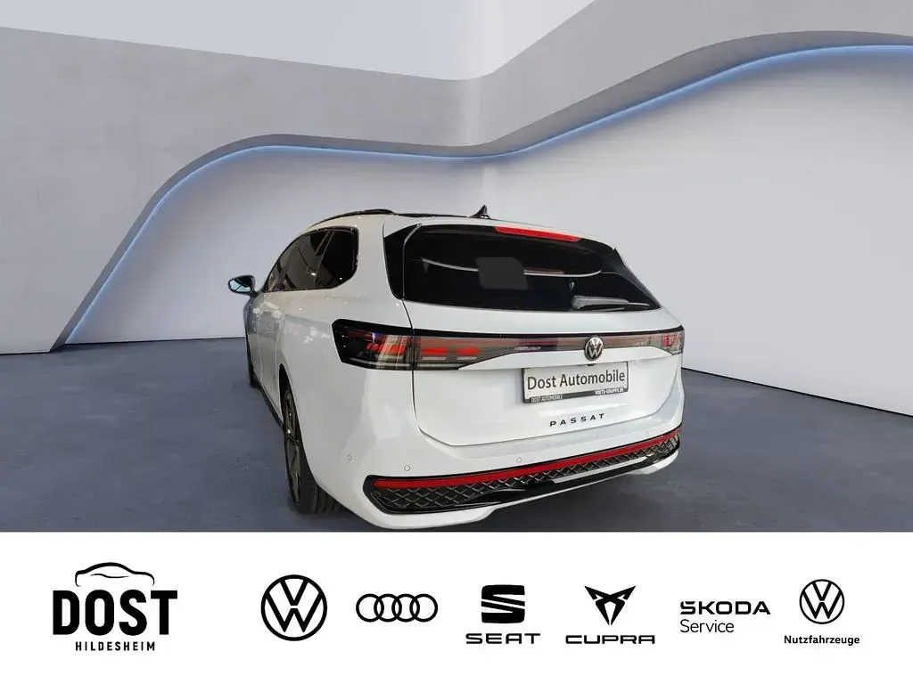Gebraucht VW Passat R-line 177 PS (130 kW) 2026 Weiß Kombi