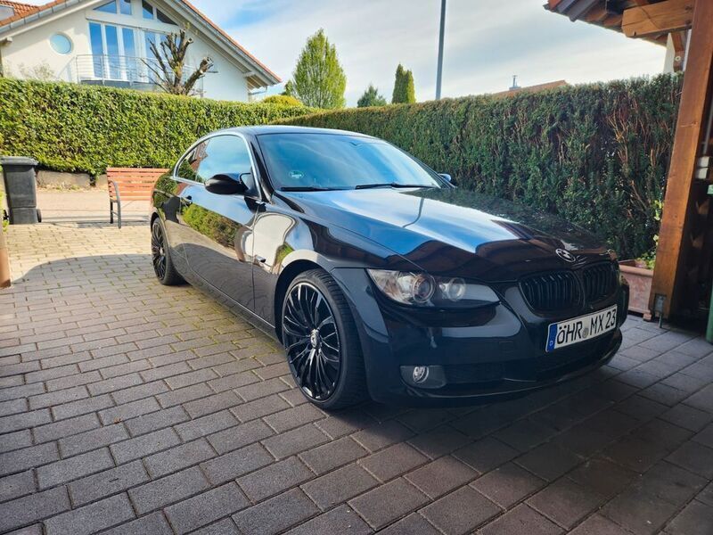 Schwarz Gebraucht 2006 BMW 330 Coupé | 9.900 € (Fairer Preis) - Bild 1/4