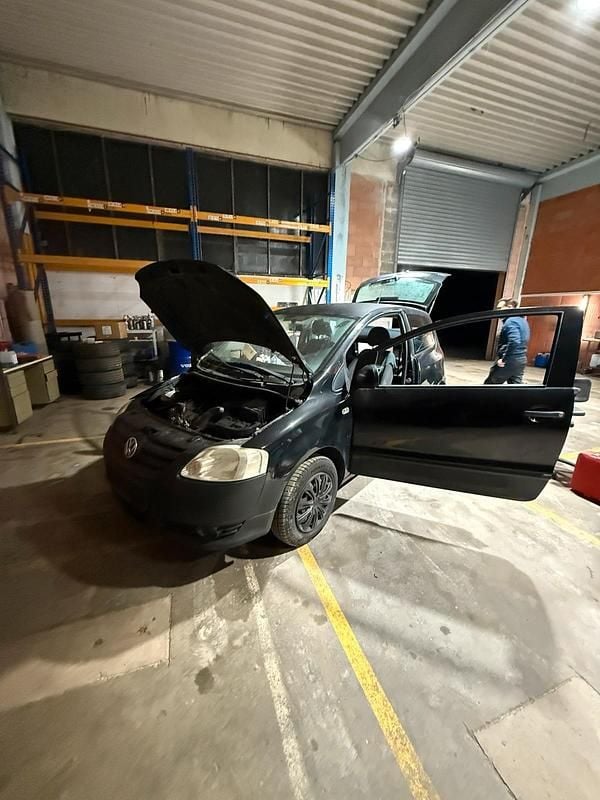 Gebraucht VW Fox 54 PS (39 kW) 2008 Schwarz Kleinwagen