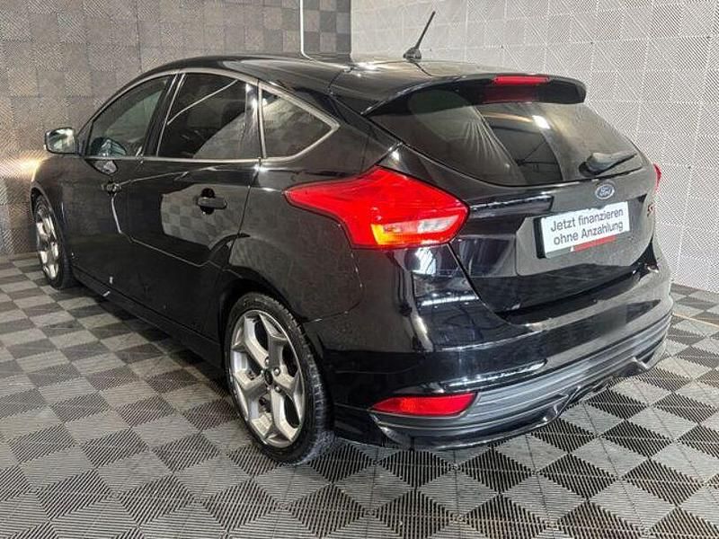 Gebraucht Ford Focus ST 250 PS (183 kW) 2018 Schwarz Limousine