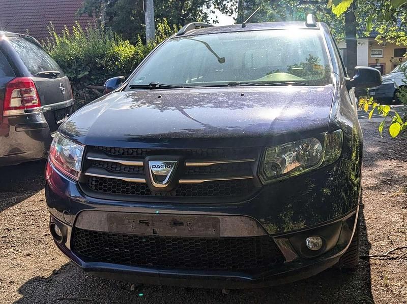 Other Gebraucht 2016 Dacia Logan Lauréate Limousine | 4.990 € (Superpreis) - Bild 1/4