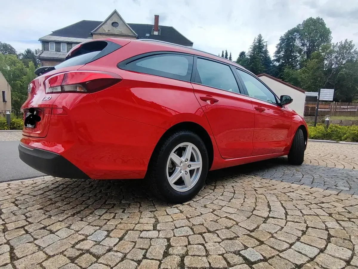 Gebraucht Hyundai i30 110 PS (80 kW) 2021 Rot Kombi