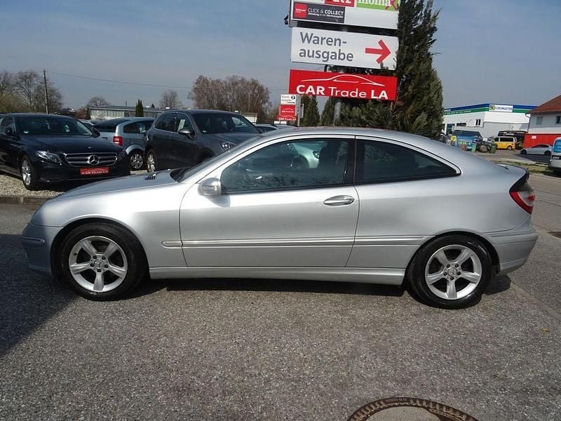 Gebraucht Mercedes C220 150 PS (110 kW) 2005 Silber Coupé