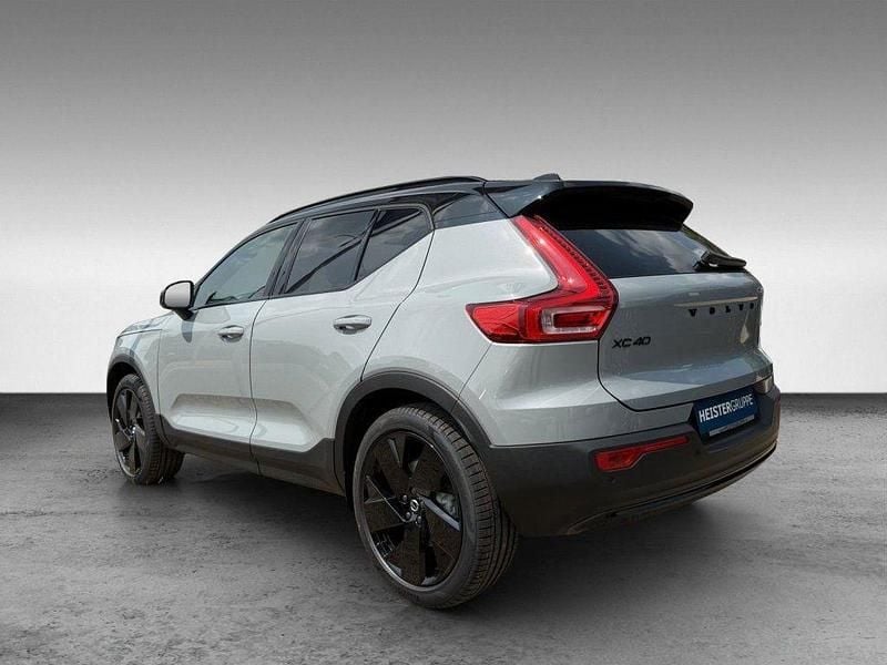 Neu Volvo XC40 Plus 197 PS (144 kW) 2025 Grau SUV