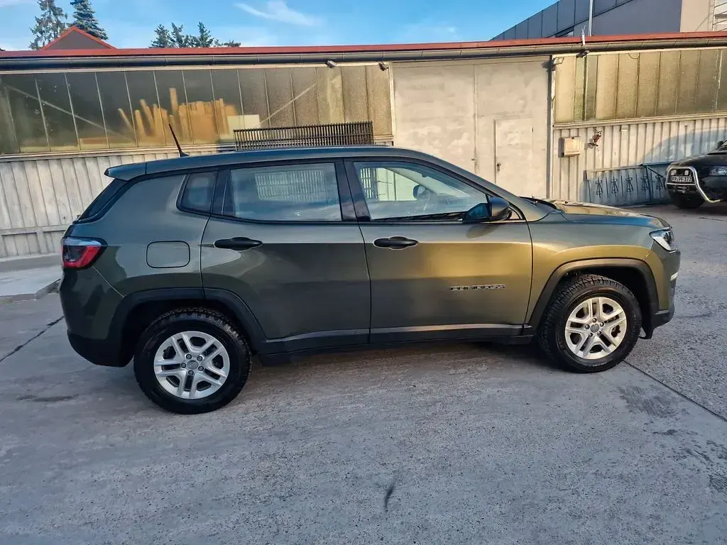 Gebraucht Jeep Compass Sport 140 PS (102 kW) 2018 Grün SUV
