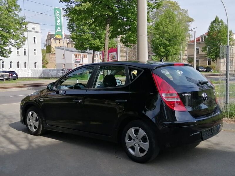 Gebraucht Hyundai i30 Classic 90 PS (66 kW) 2012 Schwarz Limousine