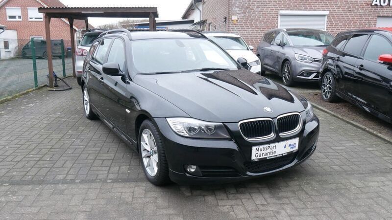 Schwarz Gebraucht 2009 BMW 318 Comfort Edition Kombi | 7.990 € (Teuer) - Bild 1/4