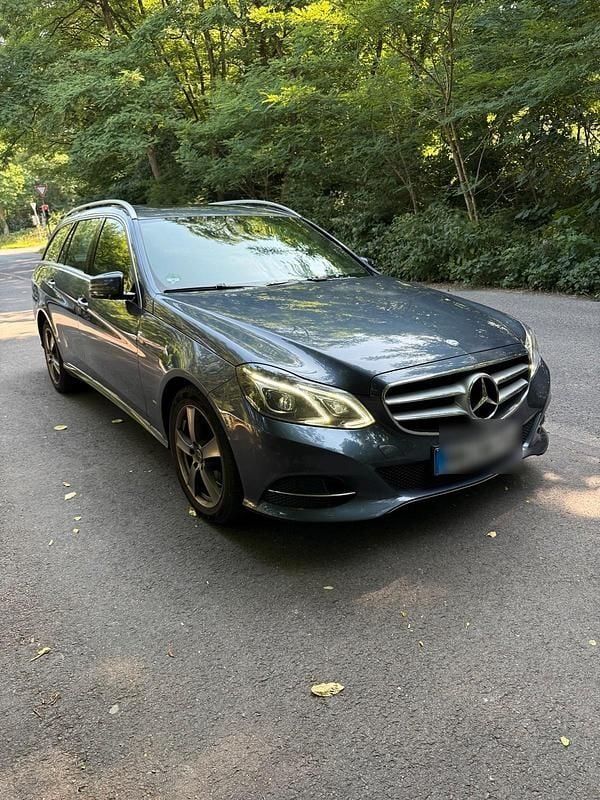 Blau Gebraucht 2013 Mercedes E350 Kombi | 11.500 € (Guter Preis) - Bild 1/4
