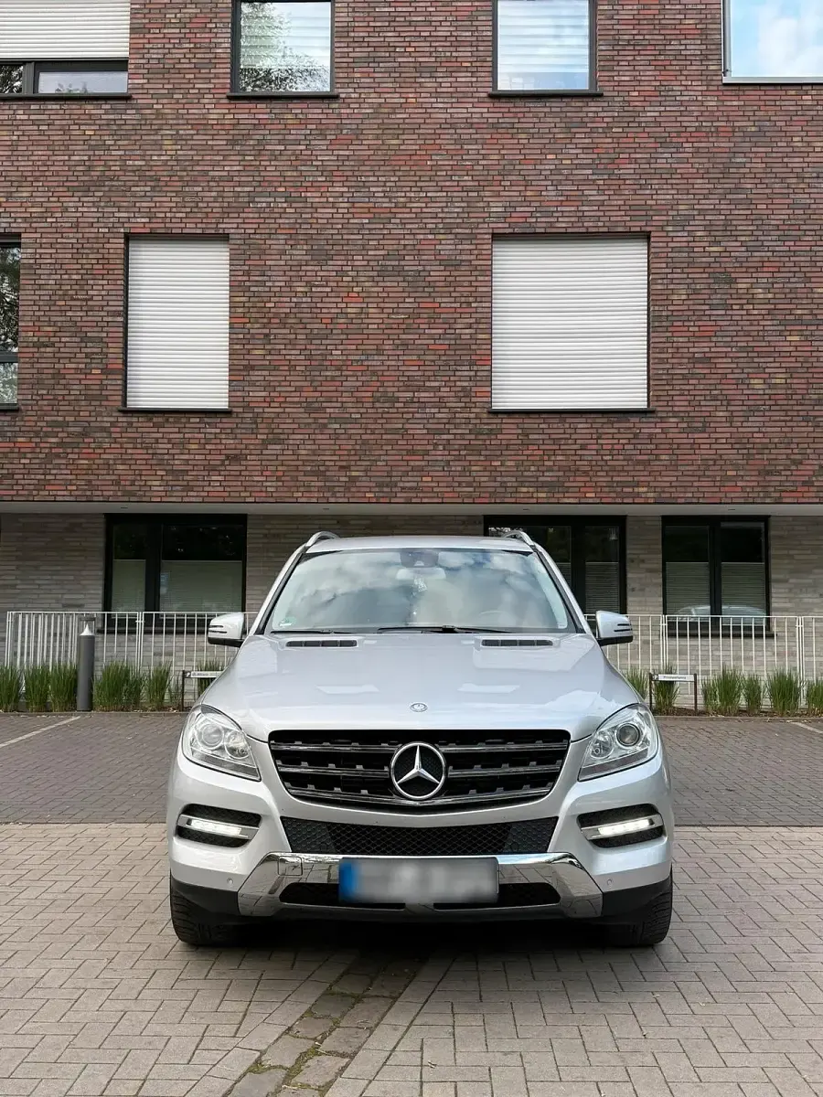 Gebraucht Mercedes ML350 258 PS (189 kW) 2011 Silber SUV