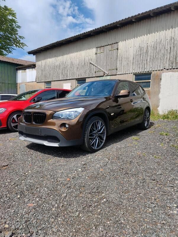 Braun Gebraucht 2011 BMW X1 Performance SUV | 5.900 € - Bild 1/4