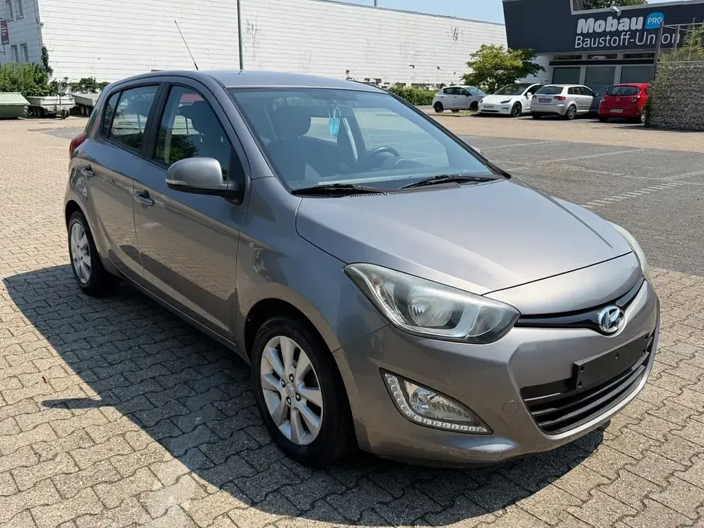 Gebraucht Hyundai i20 Classic 77 PS (56 kW) 2012 Grau Kleinwagen