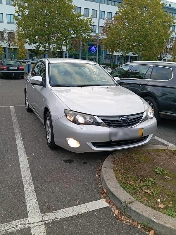 Grau Gebraucht 2008 Subaru Impreza Limousine | 5.900 € (Fairer Preis) - Bild 1/4