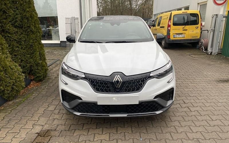 Gebraucht Renault Arkana Techno 143 PS (105 kW) 2024 Kyanitweiß metallic SUV