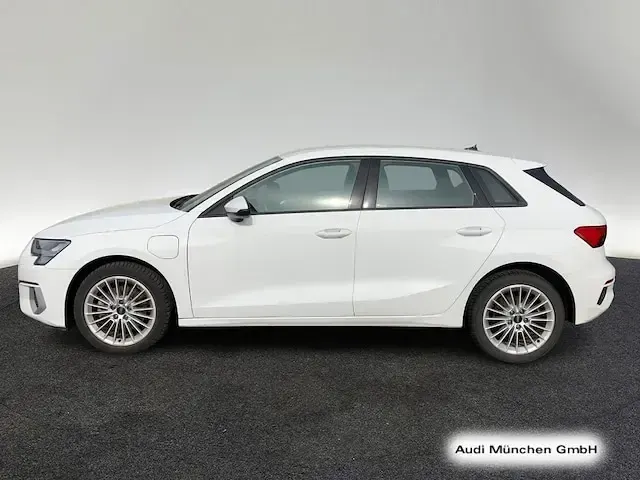 Gebraucht Audi A3 Sportback e-tron Advanced Plus 204 PS (150 kW) 2023 Ibisweiß Kleinwagen