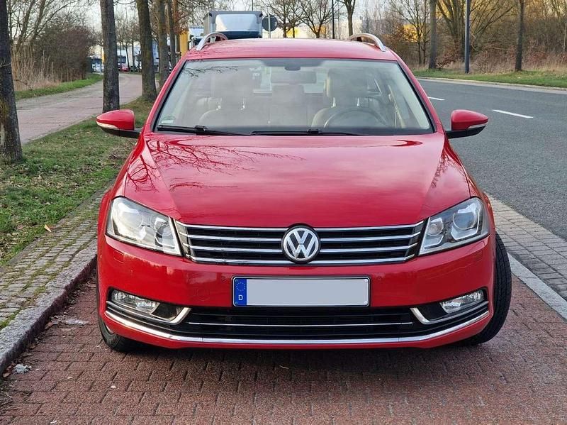 Gebraucht VW Passat Highline 140 PS (102 kW) 2011 Rot Kombi
