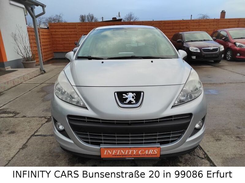 Gebraucht Peugeot 207 Tendance 95 PS (69 kW) 2011 Grau Kleinwagen
