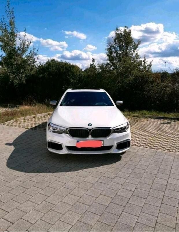 Weiß Gebraucht 2017 BMW M550 Shadowline Limousine | 33.990 € (Fairer Preis) - Bild 1/4