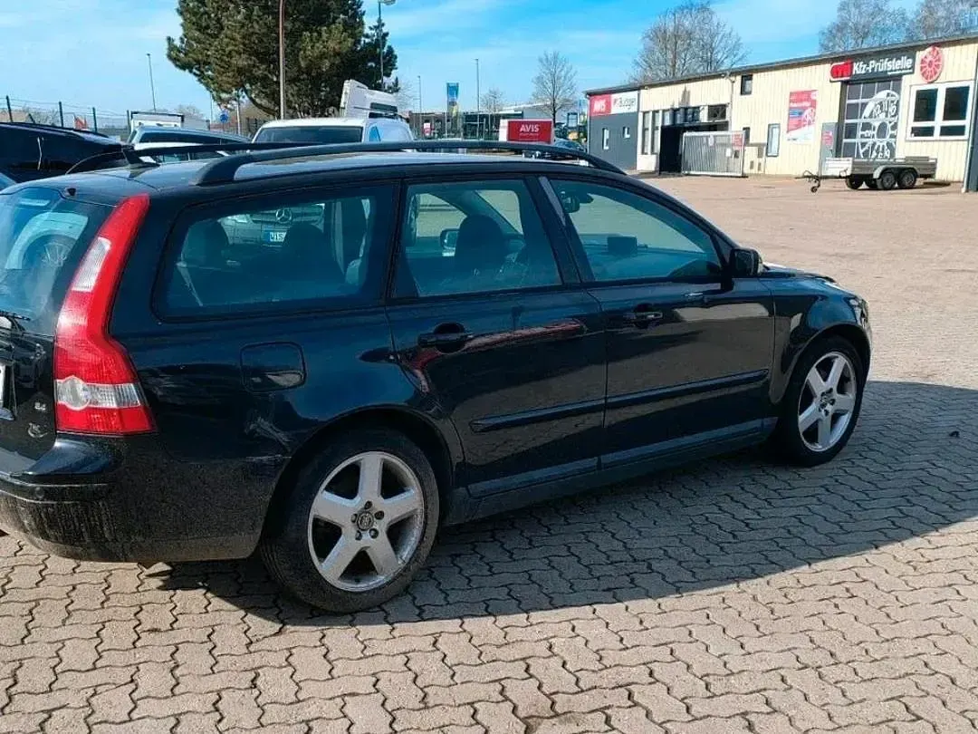 Usado Volvo V50 170 CV (125 kW) 2005 Negro Familiar