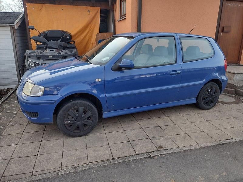 Gebraucht VW Polo 60 PS (44 kW) 2001 Blau Kleinwagen