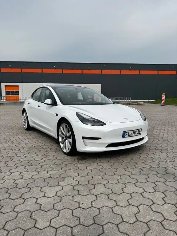 Second-hand Tesla Model 3 366 kW (498 CP) 2021 Alb Berlinǎ