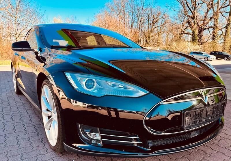 Schwarz Gebraucht 2014 Tesla Model S Limousine | 19.500 € (Fairer Preis) - Bild 1/4