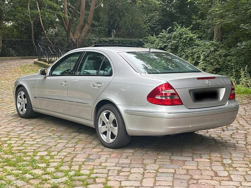 Gebraucht Mercedes E200 163 PS (119 kW) 2004 Silber Limousine