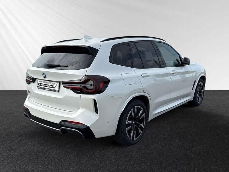 Gebraucht BMW iX3 Performance 210 kW (286 PS) 2023 Mineralweiß SUV