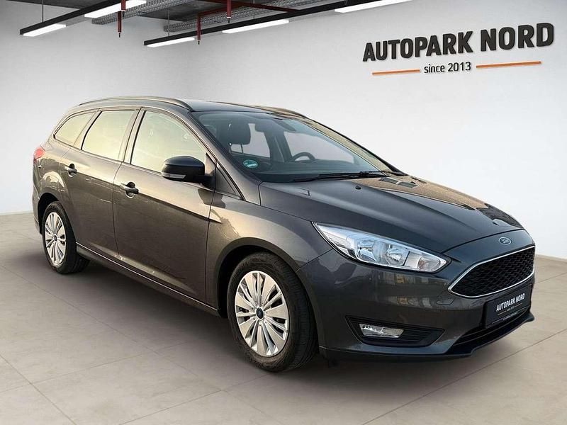 Gebraucht Ford Focus Trend 125 PS (91 kW) 2017 Grau Kombi