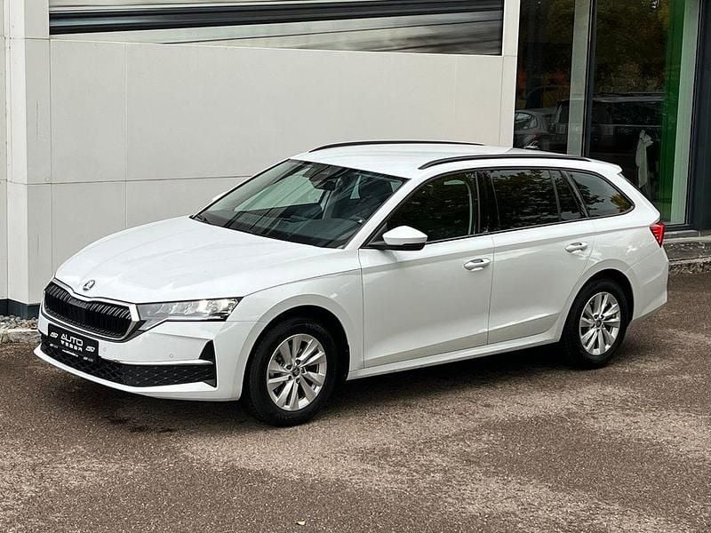 Weiß Gebraucht 2025 Skoda Octavia Kombi | 31.590 € (Fairer Preis) - Bild 1/4