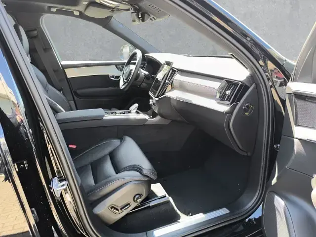 Neu Volvo XC90 Plus 455 PS (334 kW) 2026 Schwarz SUV