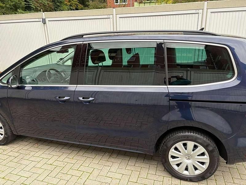 Gebraucht VW Sharan Comfortline 140 PS (102 kW) 2014 Blau Van / Kleinbus